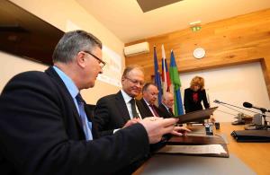 PODPIS POGODBE  FOTO LJUBO VUKELIČ 46s